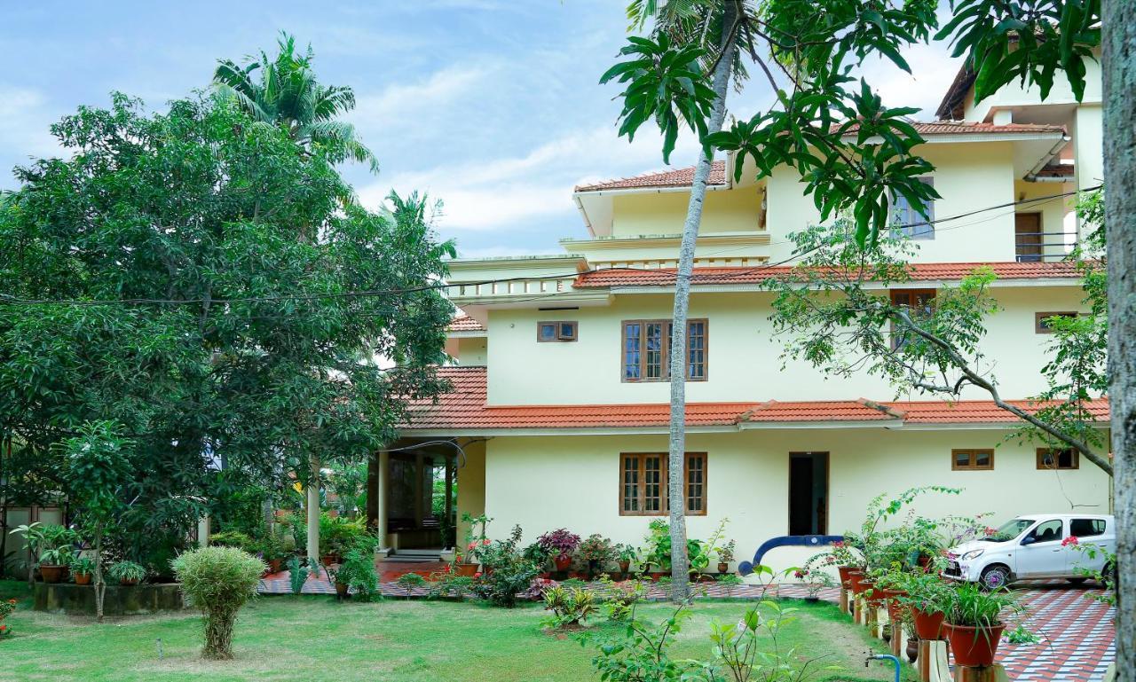 La Exotica Hotel Varkala Luaran gambar